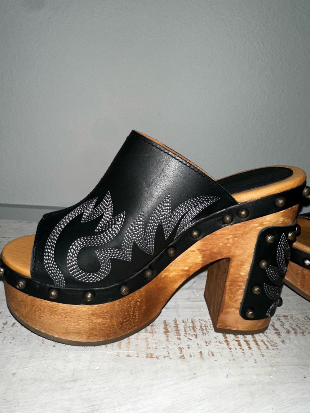 dingo women’s free spirit wooden sandals - Picture 6 of 16